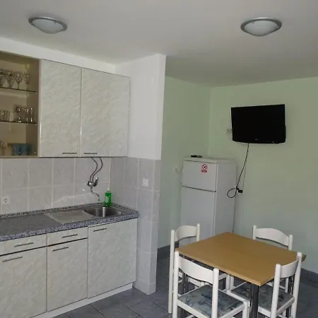Zana Apartment *